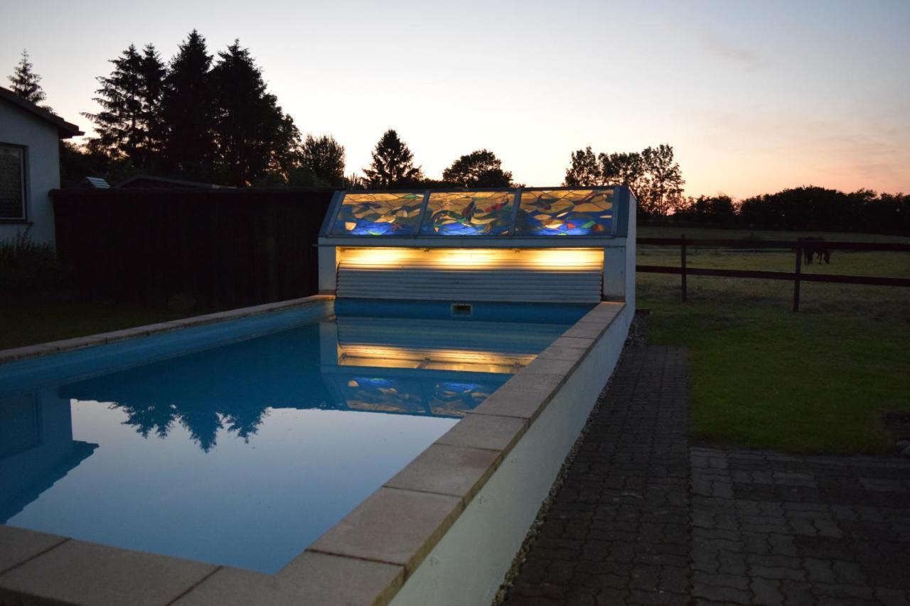 Landhaus Hideaway Mit Aussenpool, Sauna Und Kamin Bosau المظهر الخارجي الصورة