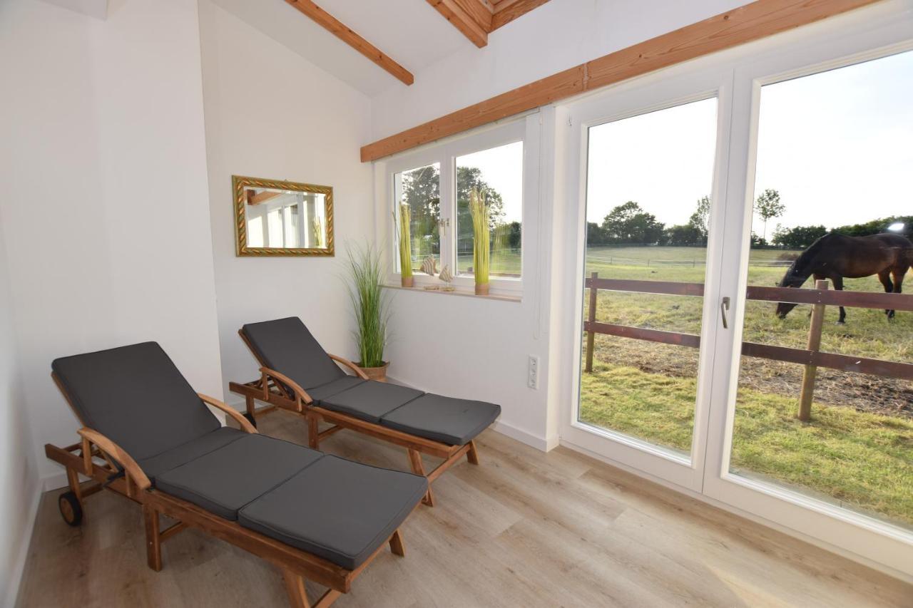 Landhaus Hideaway Mit Aussenpool, Sauna Und Kamin Bosau المظهر الخارجي الصورة